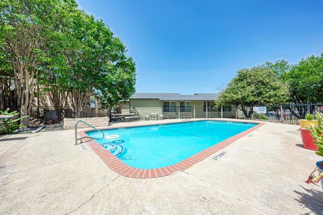 2124 Burton DR 136, Austin, TX 78741