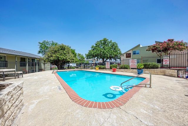 2124 Burton DR 136, Austin, TX 78741