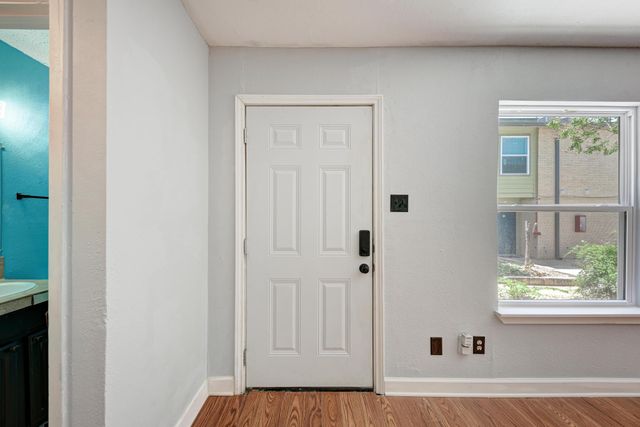2124 Burton DR 136, Austin, TX 78741