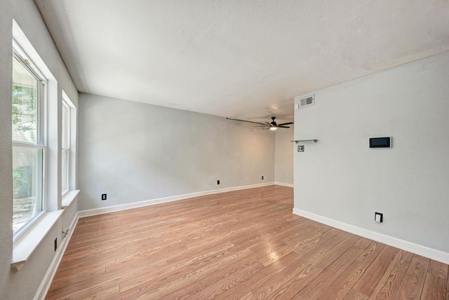 2124 Burton DR 136, Austin, TX 78741