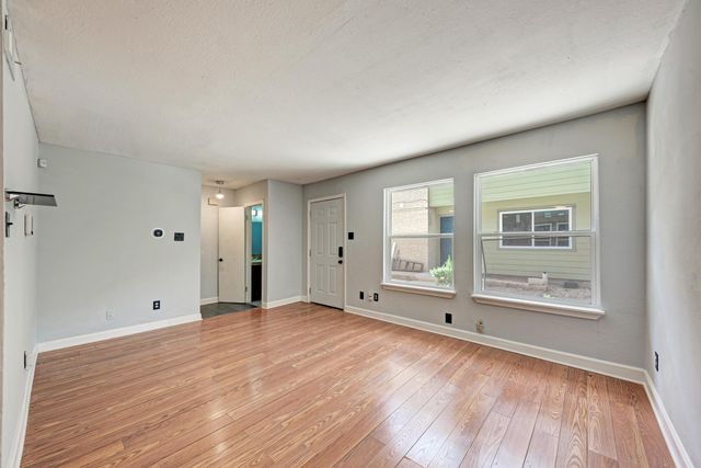 2124 Burton DR 136, Austin, TX 78741
