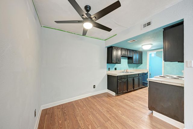 2124 Burton DR 136, Austin, TX 78741