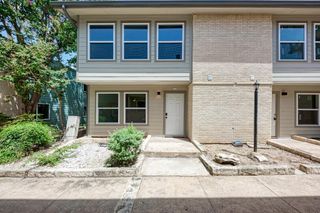 2124 Burton DR 136, Austin, TX 78741