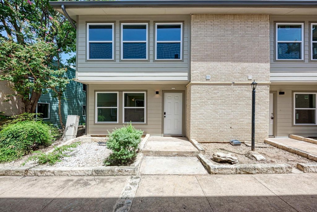 2124 Burton DR 136, Austin, TX 78741