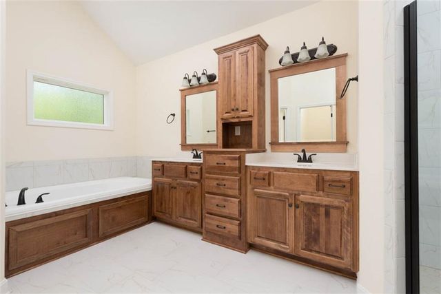 4906 NE 105th Street, Kansas City, MO 64156