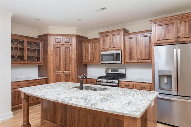 4906 NE 105th Street, Kansas City, MO 64156
