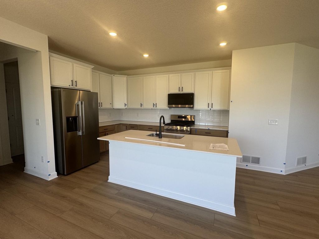 18318 Gladiator Drive, Lakeville, MN 55044 — photo 2