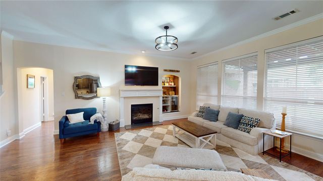 1747 Ivy Lane, Carrollton, TX 75007