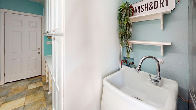 1747 Ivy Lane, Carrollton, TX 75007