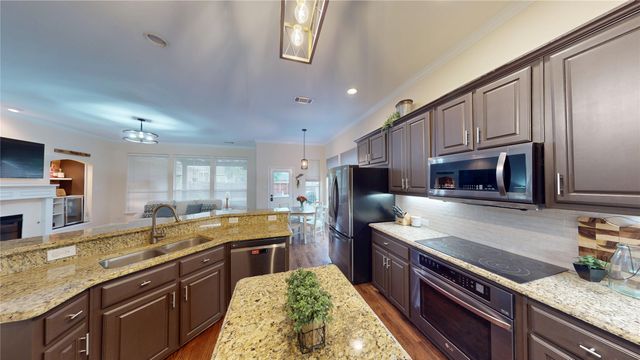 1747 Ivy Lane, Carrollton, TX 75007