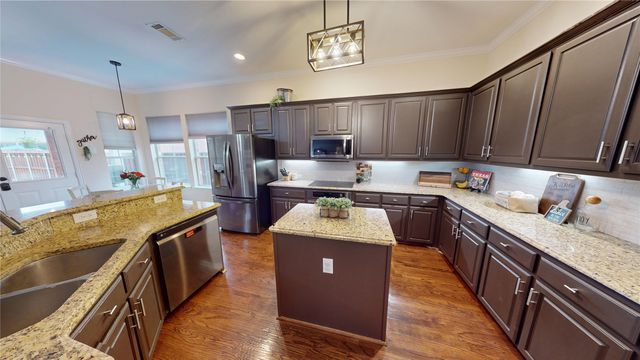 1747 Ivy Lane, Carrollton, TX 75007