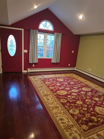 8 Roswell Ave, Oceanside, NY 11572