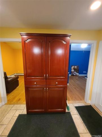 8 Roswell Ave, Oceanside, NY 11572