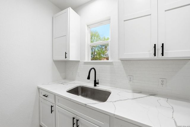 717 Avenue C, Seguin, TX 78155