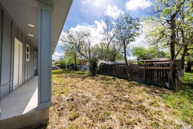 717 Avenue C, Seguin, TX 78155