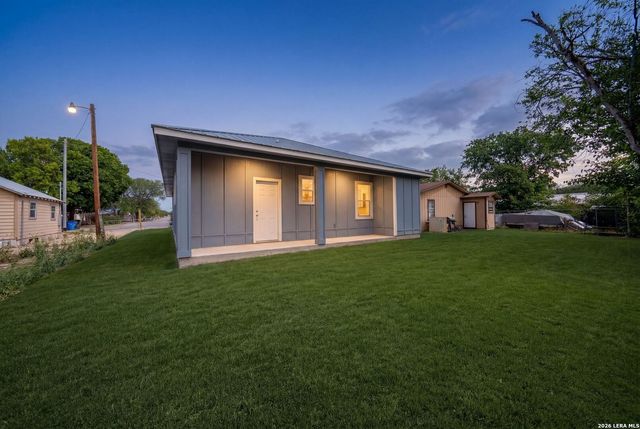 717 Avenue C, Seguin, TX 78155