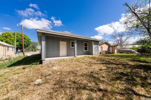 717 Avenue C, Seguin, TX 78155