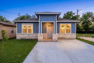 717 Avenue C, Seguin, TX 78155