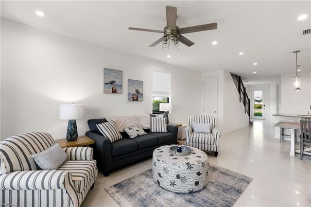 7437 Rockefeller DR, Naples, FL 34119