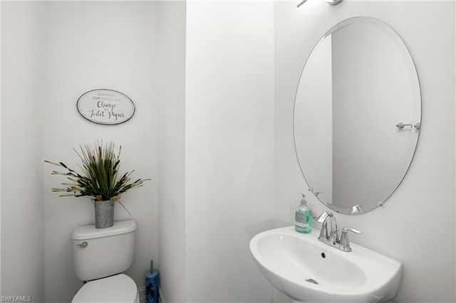 7437 Rockefeller DR, Naples, FL 34119