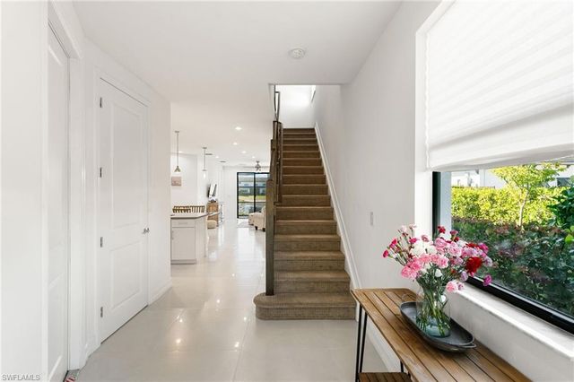 7437 Rockefeller DR, Naples, FL 34119