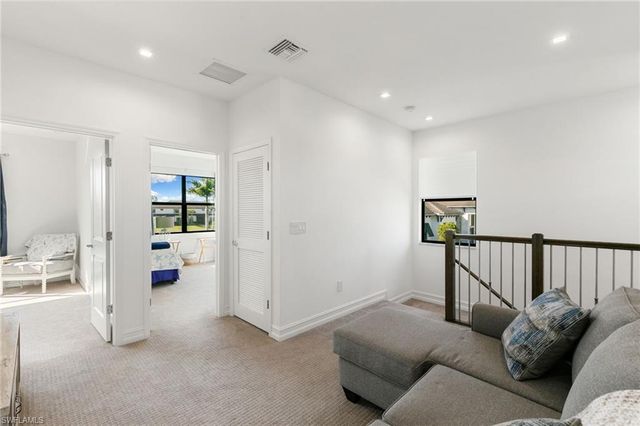 7437 Rockefeller DR, Naples, FL 34119