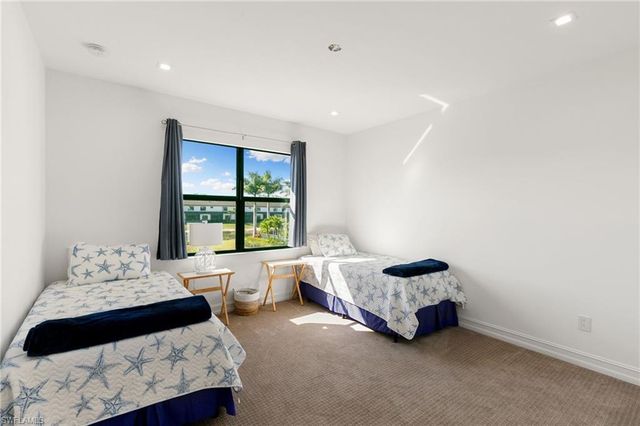 7437 Rockefeller DR, Naples, FL 34119