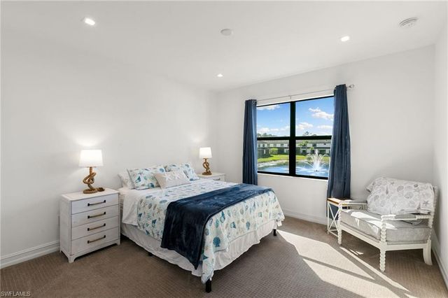 7437 Rockefeller DR, Naples, FL 34119