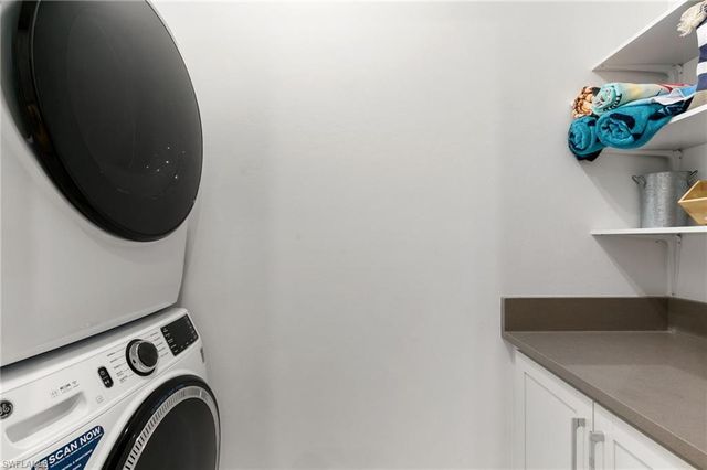 7437 Rockefeller DR, Naples, FL 34119