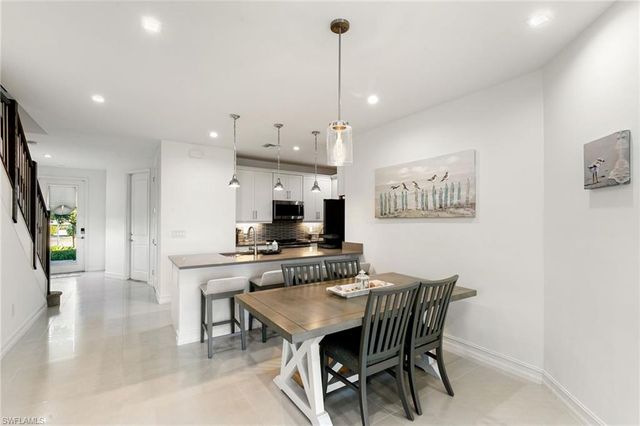 7437 Rockefeller DR, Naples, FL 34119