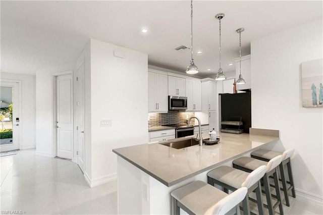 7437 Rockefeller DR, Naples, FL 34119