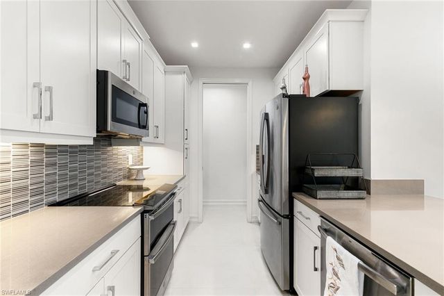 7437 Rockefeller DR, Naples, FL 34119