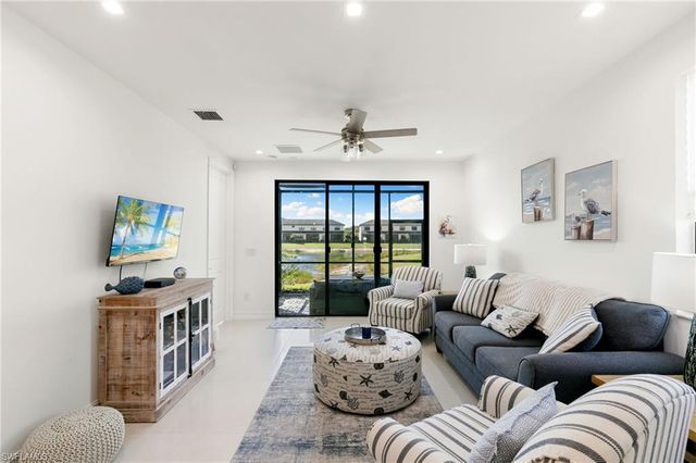 7437 Rockefeller DR, Naples, FL 34119