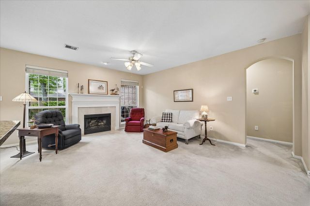 30 N Dragonwood Place, The Woodlands, TX 77381