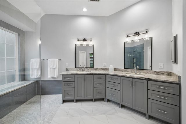 30 N Dragonwood Place, The Woodlands, TX 77381