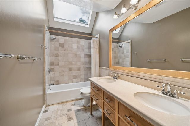 30 N Dragonwood Place, The Woodlands, TX 77381