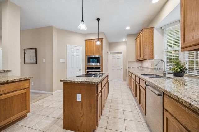 30 N Dragonwood Place, The Woodlands, TX 77381