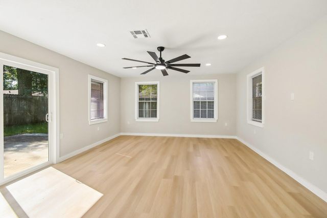 2034 Lake Creek Drive, Kingwood, TX 77339