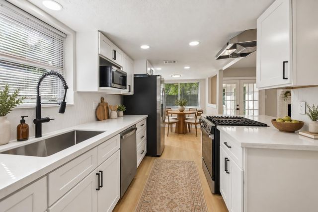 2034 Lake Creek Drive, Kingwood, TX 77339