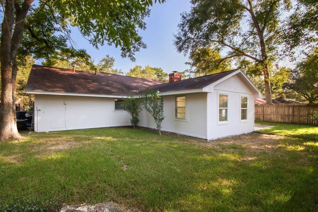 2034 Lake Creek Drive, Kingwood, TX 77339