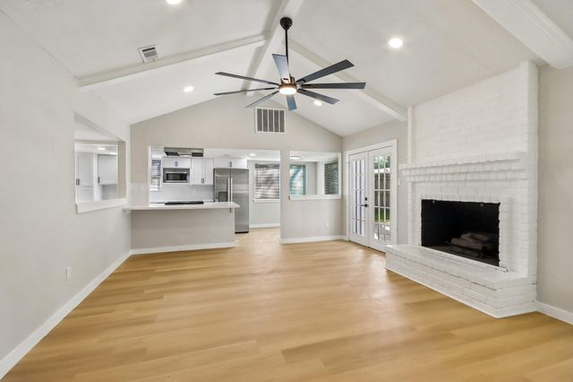 2034 Lake Creek Drive, Kingwood, TX 77339