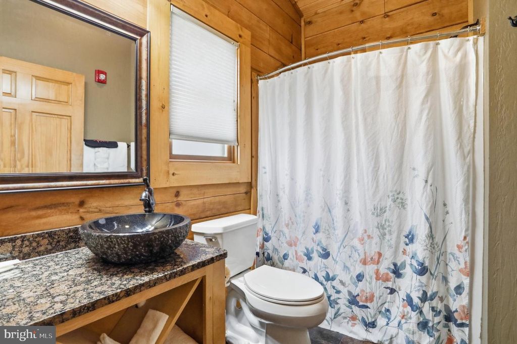 Image 11 of property listing at 315 CABIN LODGE RD, Mc Henry, MD 21541