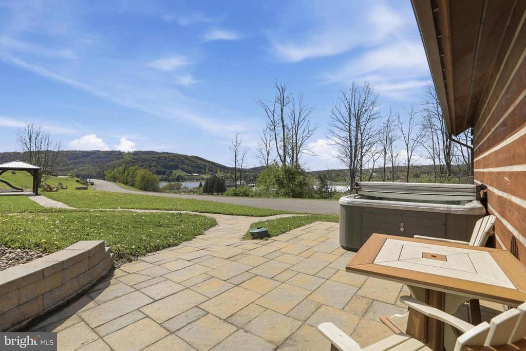 Image 14 of property listing at 315 CABIN LODGE RD, Mc Henry, MD 21541