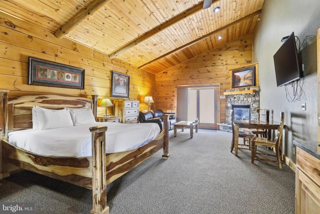 Image 7 of property listing at 315 CABIN LODGE RD, Mc Henry, MD 21541