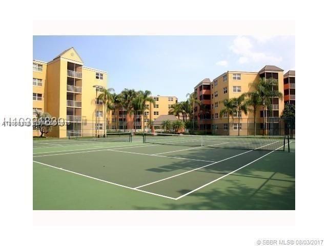 8363 Lake Dr 102, Doral, FL 33166