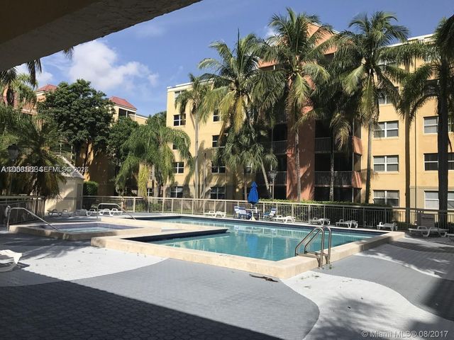 8363 Lake Dr 102, Doral, FL 33166
