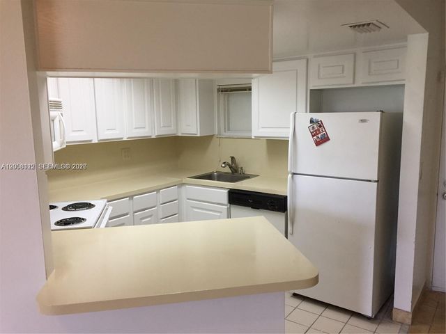 8363 Lake Dr 102, Doral, FL 33166