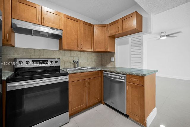 6907 SW 7th St, Margate, FL 33068