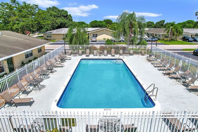 6907 SW 7th St, Margate, FL 33068
