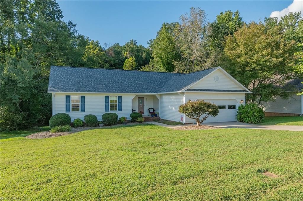 483 Colleen Drive, Thomasville, NC 27360